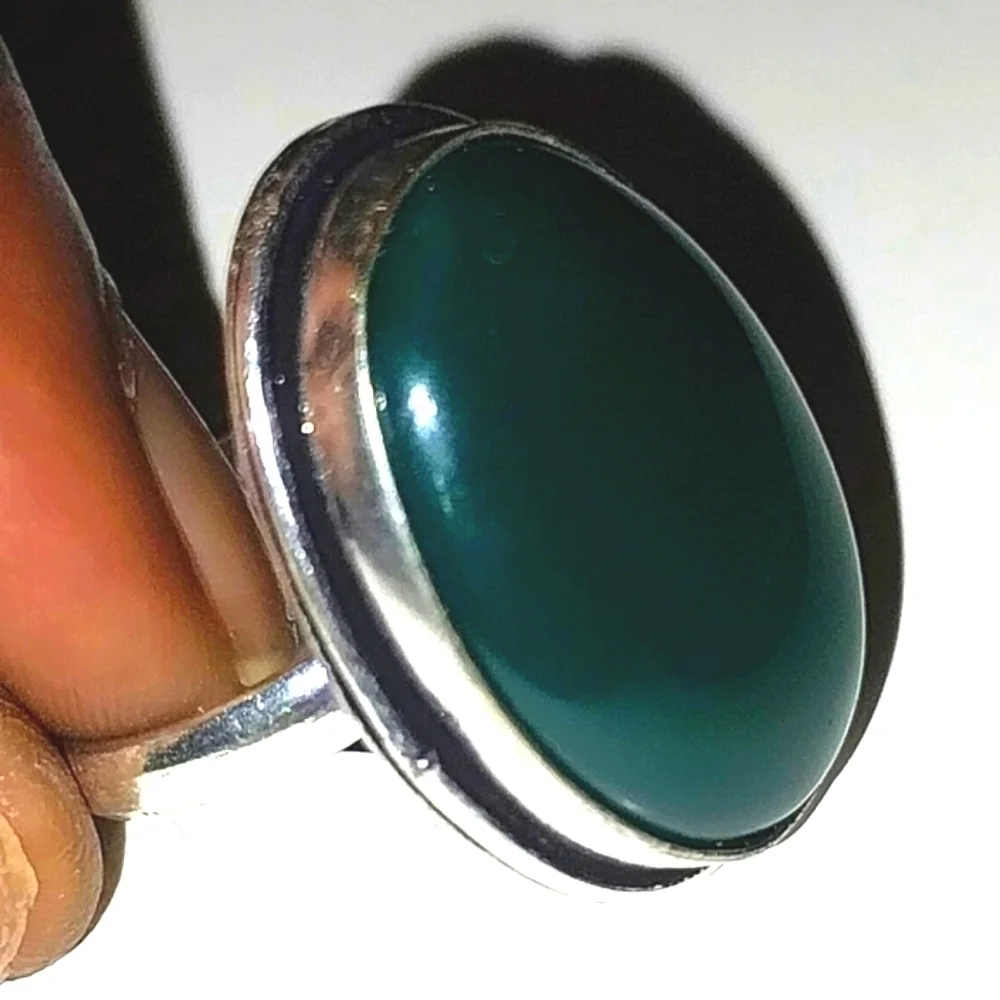 Elegant Green Oval Stone Ring Sz 9
